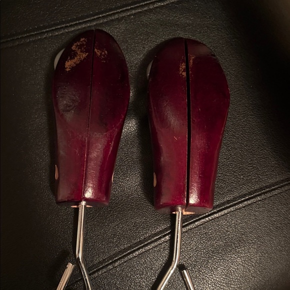 Wooden Shoe Tree. Show stretcher - Picture 2 of 5